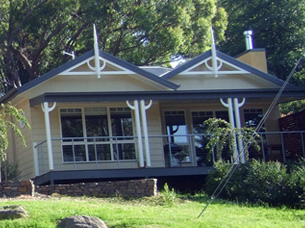 Three Kings B & B: Phone 0409 678 046 OR 03 5967 2136