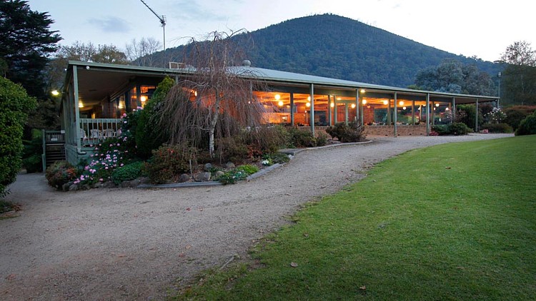 Warburton Golf Club, Licensed Cafe, Function Centre. Ph 03 5966 2306 Warburton Golf Club, Licensed Cafe, Function Centre. Ph 03 5966 2306