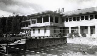 Warburton Chalet - Outside - Including tennis court